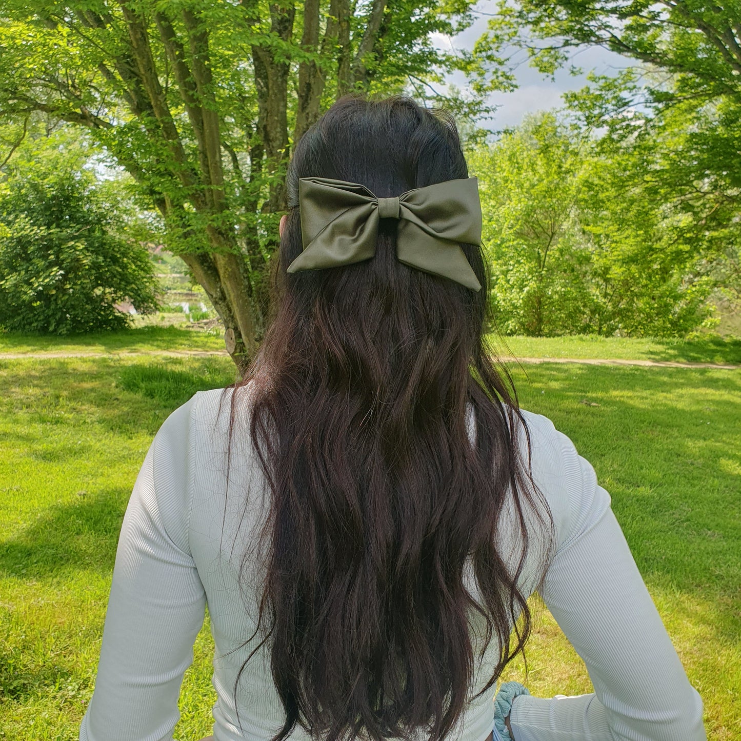 Barrette Nœud satin XL Kaki Mlle ChouChou