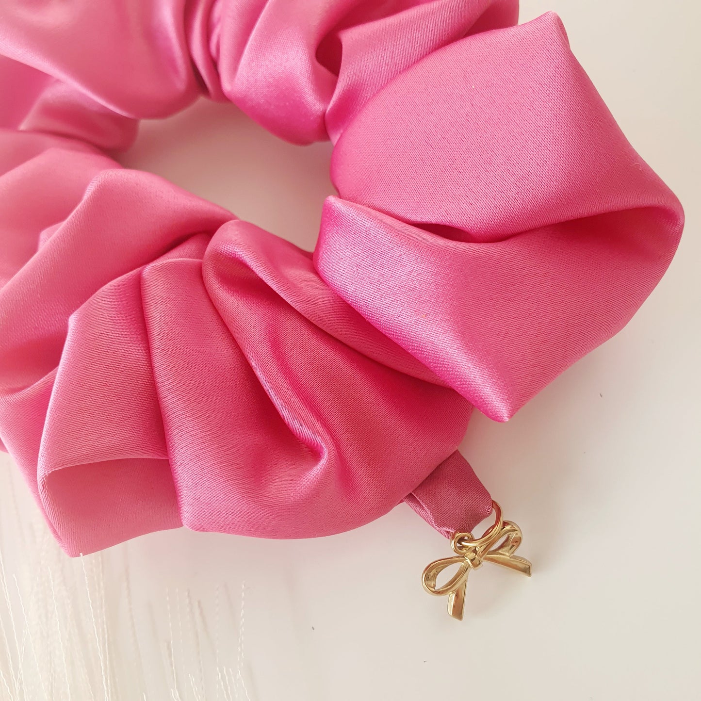 Chouchou Satin fuchsia bijoux cœur ou nœud Mlle ChouChou