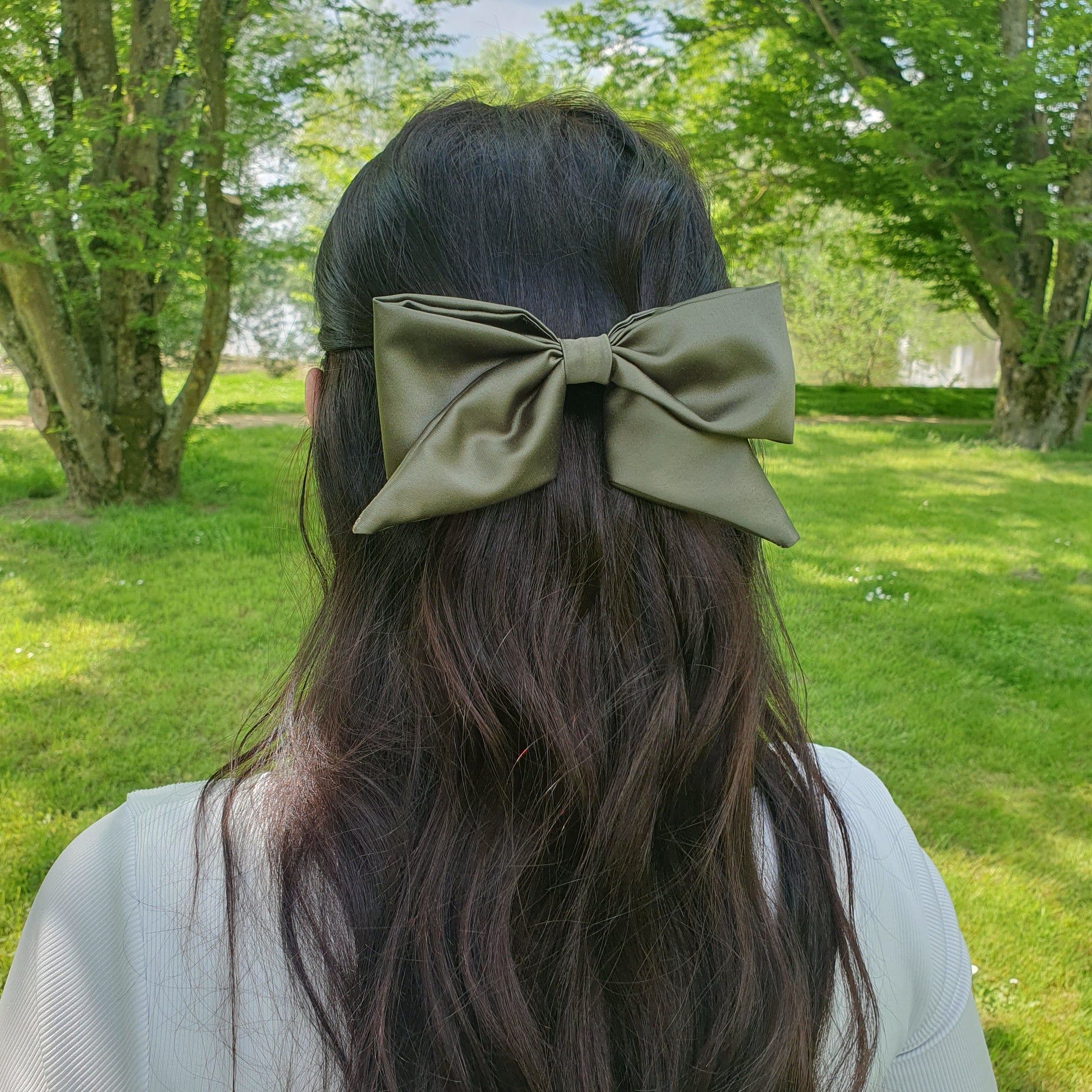 Barrette Nœud satin XL Kaki Mlle ChouChou