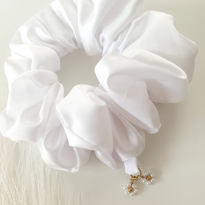 Chouchou Satin blanc bijoux cœur ou fleurs Mlle ChouChou