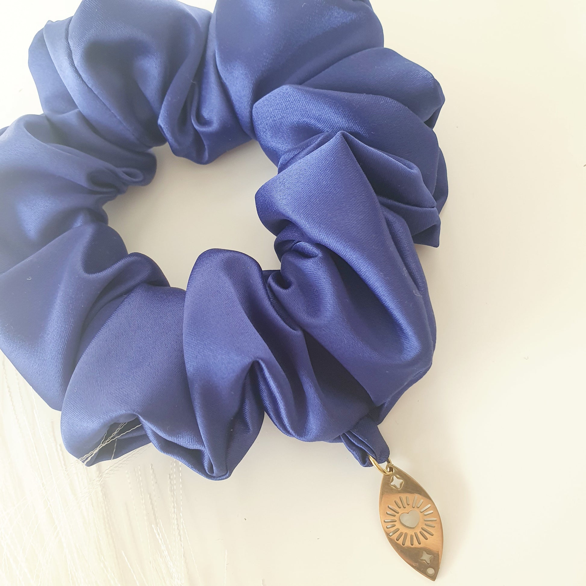 Chouchou Satin bleu cœur ou oeil Mlle ChouChou