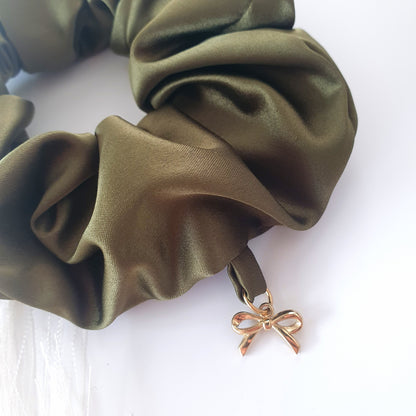 Chouchou Satin olive  bijoux cœur ou nœud Mlle ChouChou