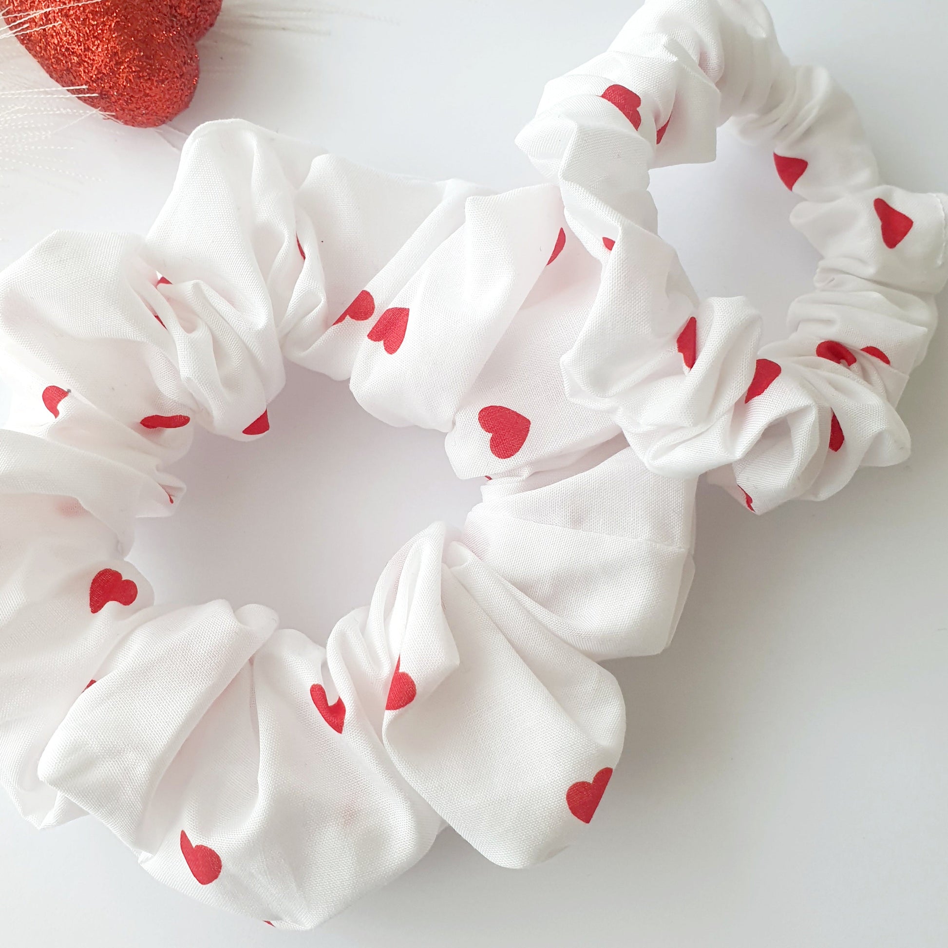 Chouchou blanc cœurs rouge Mlle ChouChou