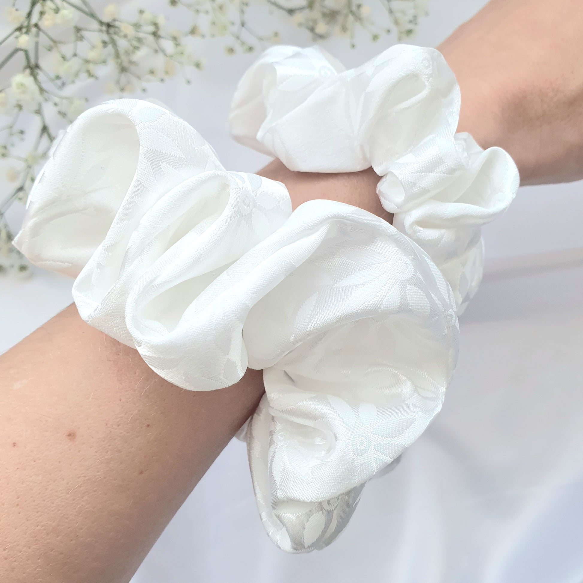 Chouchou Satin Blanc Fleurs - Mlle ChouChou